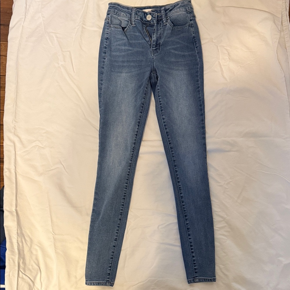 SO Light Blue Women's Cropped Jeans